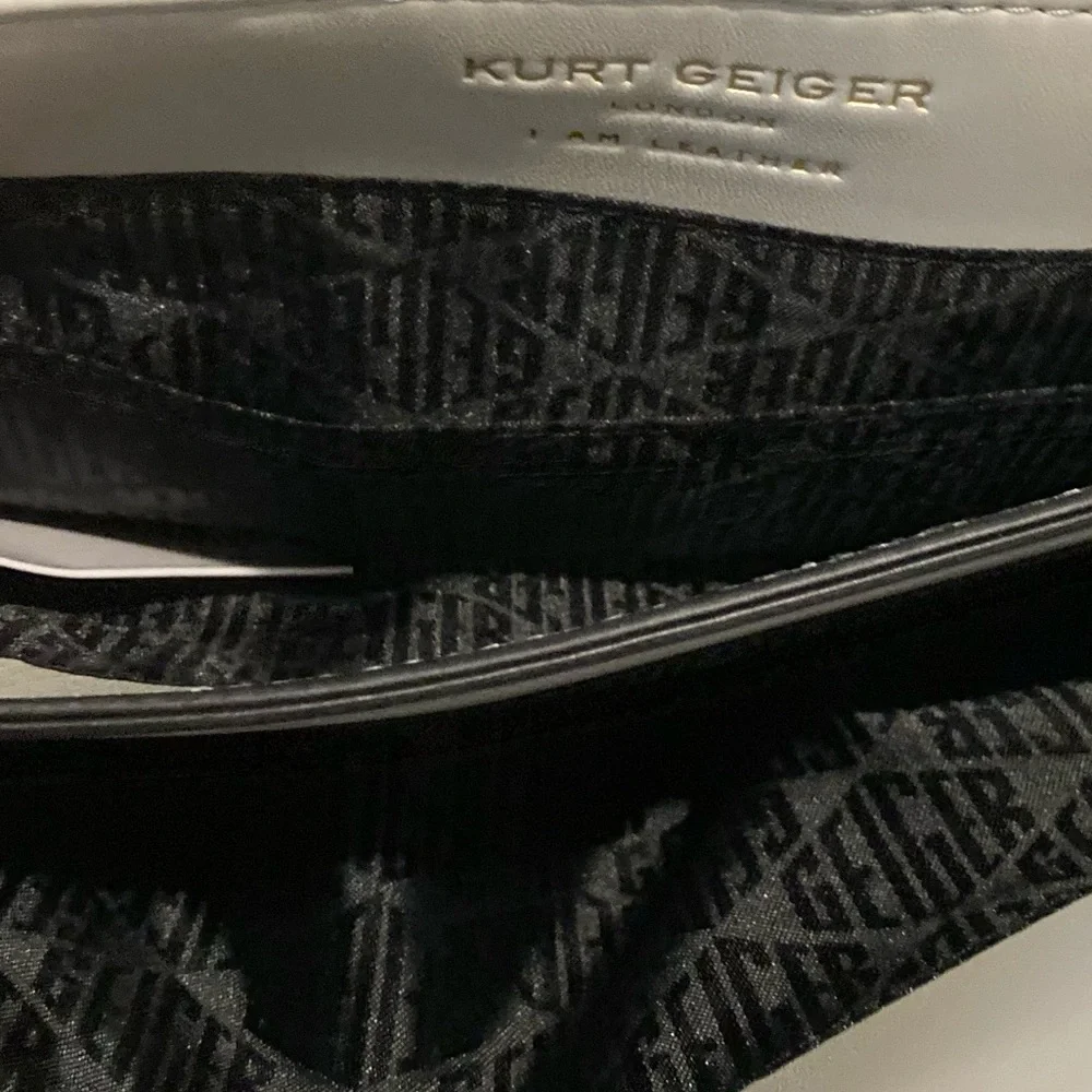 🚫SOLD🚫 Kurt Geiger XL Metallic Rainbow Stripe Leather Kensington Shoulder Bag - Picture 9 of 10